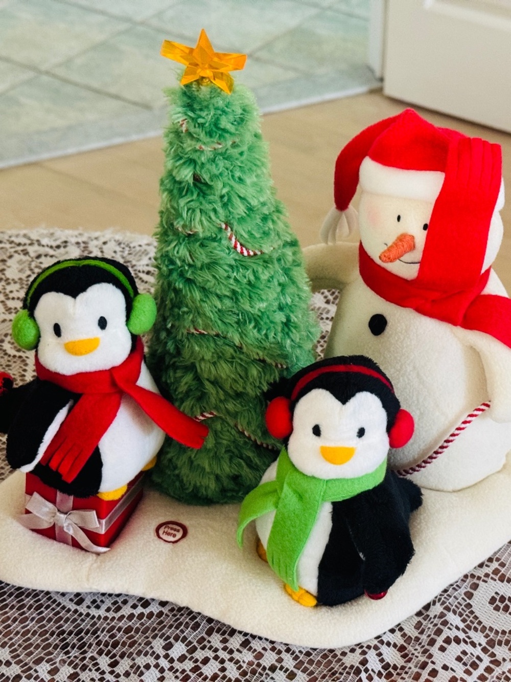 Hallmark - Very Merry Trio Snowman and Penguins, Musical, Vintage Item from 2006